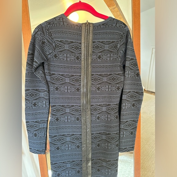 Parker bodycon dress, long sleeved - Picture 4 of 5